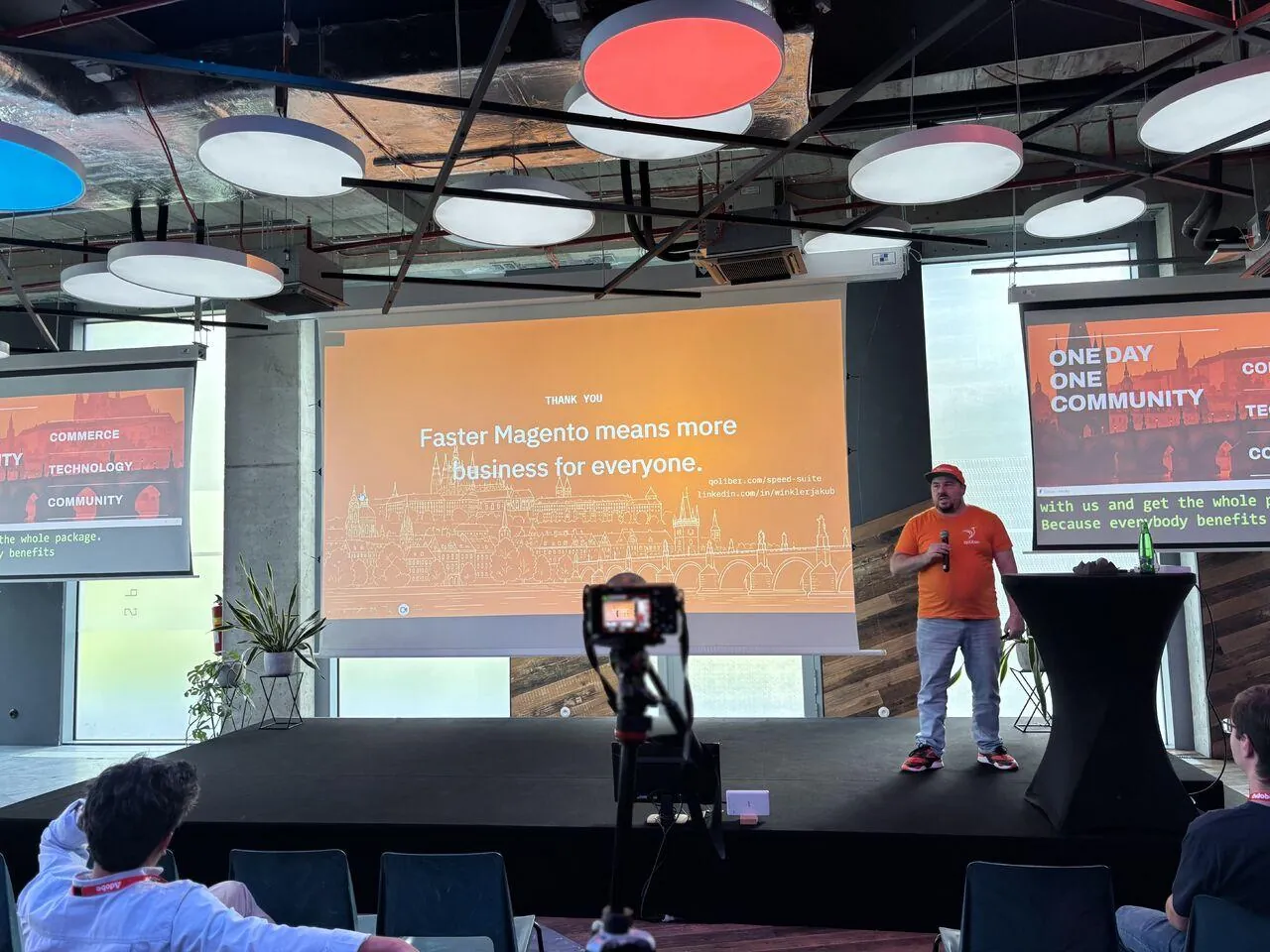 Jakub Winkler of qoliber closing his sub-100ms Magento performance talk