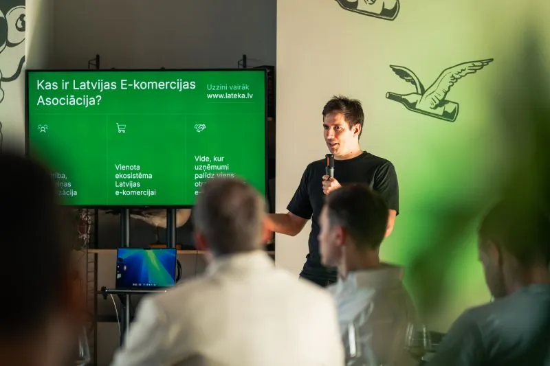 Artūrs Krūze presenting at the first Latvijas E-komercijas Asociācija dinner
